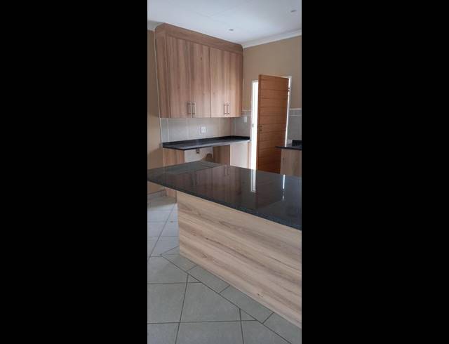 3 BEDROOM TOWNHOUSE FOR SALE IN RIVERSDALE